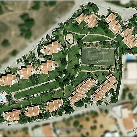 The Concierge - Pool & Tennis Vila