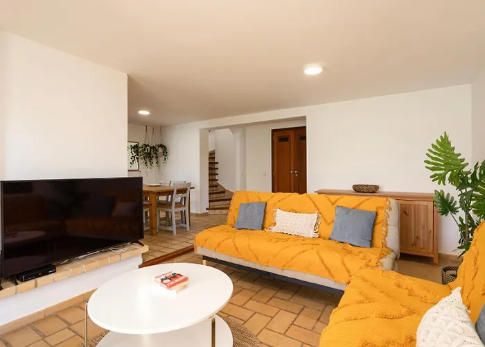 The Concierge - Pool & Tennis Villa